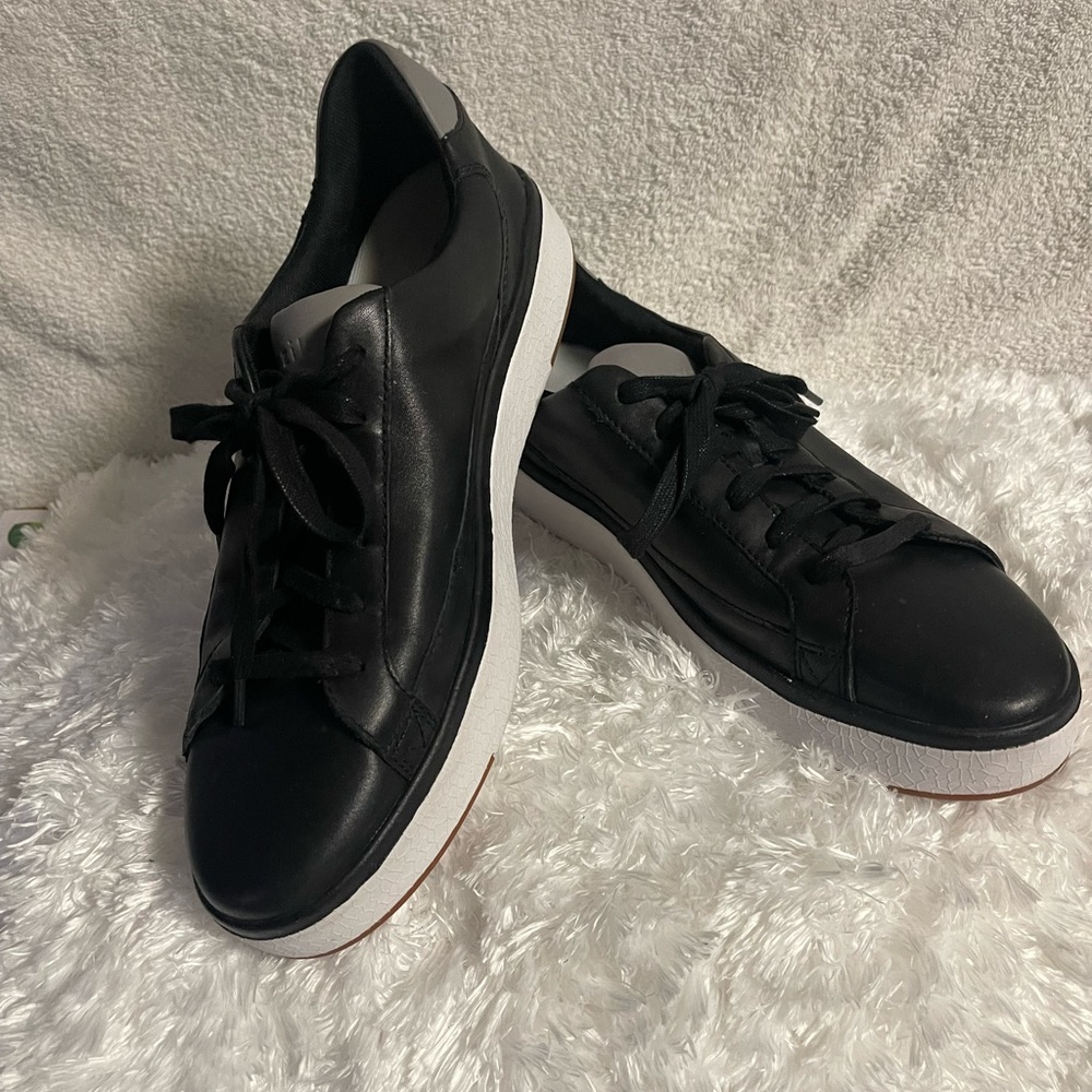 KIZIK Vegas Black Leather casualHands free Sneaker Men size 12.. Women size 13.5